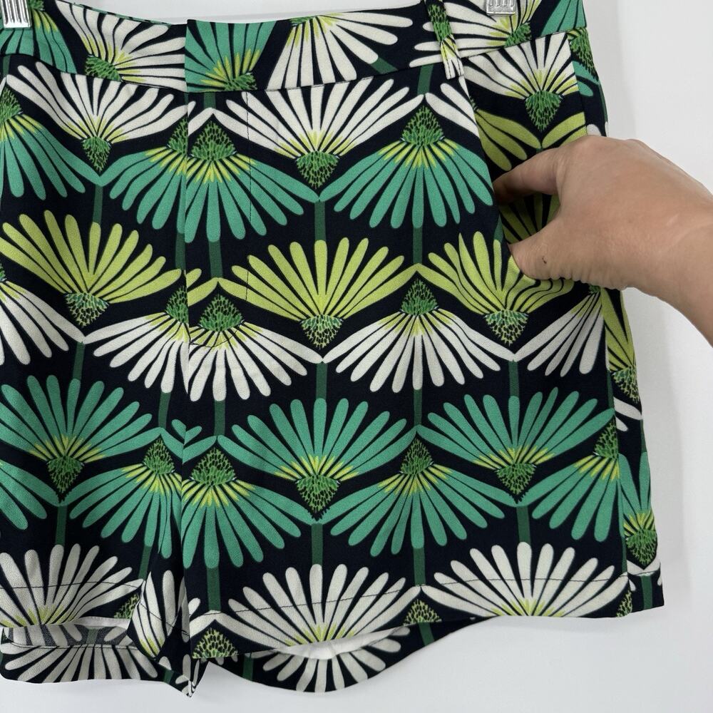 Molly Bracken Crepe Shorts Size Large Floral Green Pattern 3" inseam NWT Preppy - Picture 7 of 14